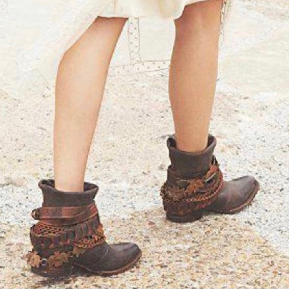 Freebird by Steven Brown Wyatt Ankle Boot with Chains Size 9